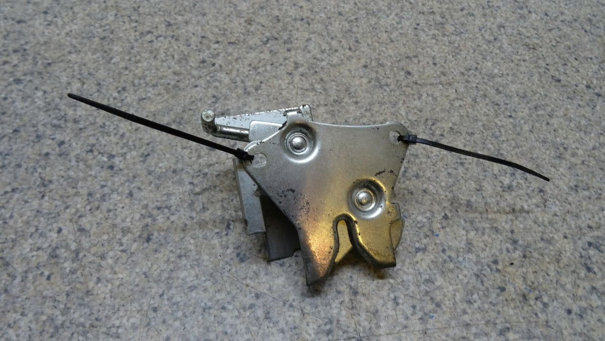 HONDA CBR 125R 2004-2010 Seat Catch Genuine OEM