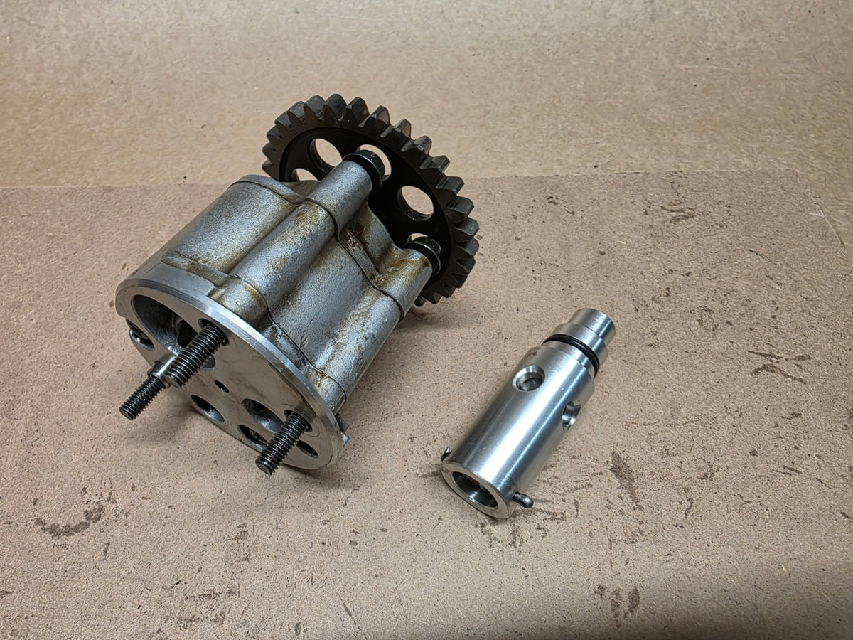 Yamaha XJR 1300 2001-2006 Engine oil pump assembly 5UX-13300-00-00