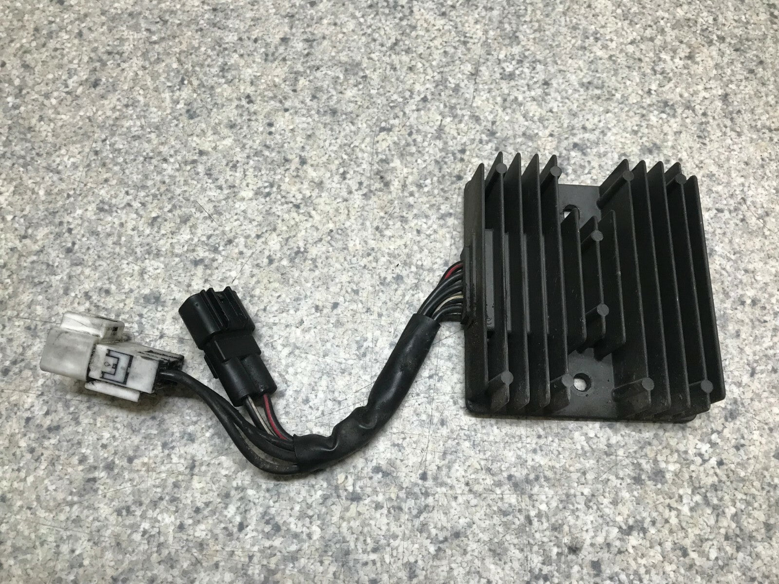 OEM VOLTAGE REGULATOR VL C1800R 2008 - 2014 Suzuki Boulevard Intruder 1800 C109R