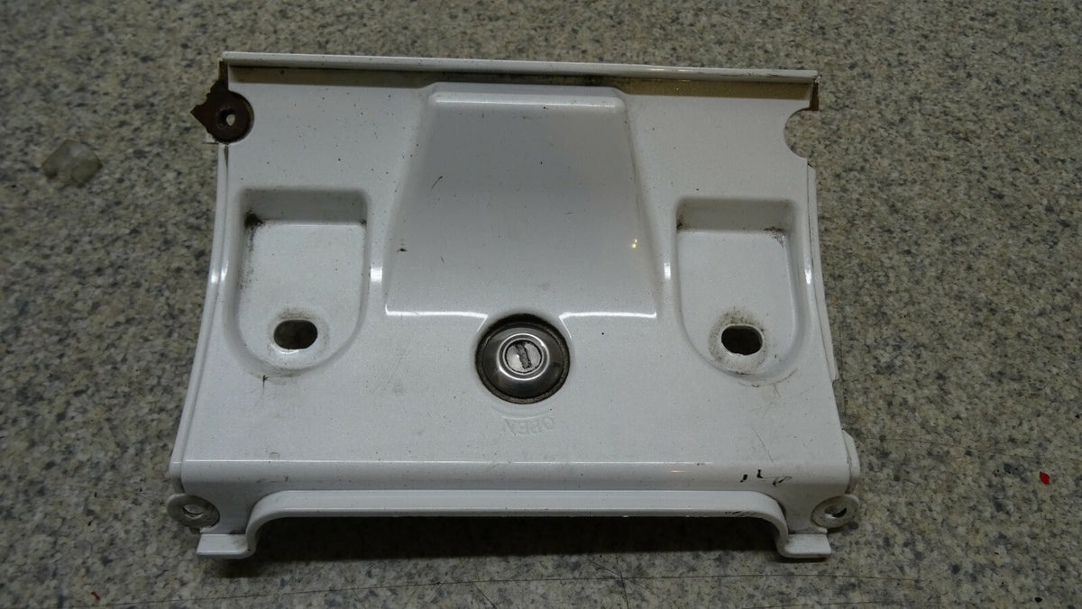 Hyosung GT 125 R 2011-2019 Fairing Infill Seat Tailpiece Centre Panel Genuine