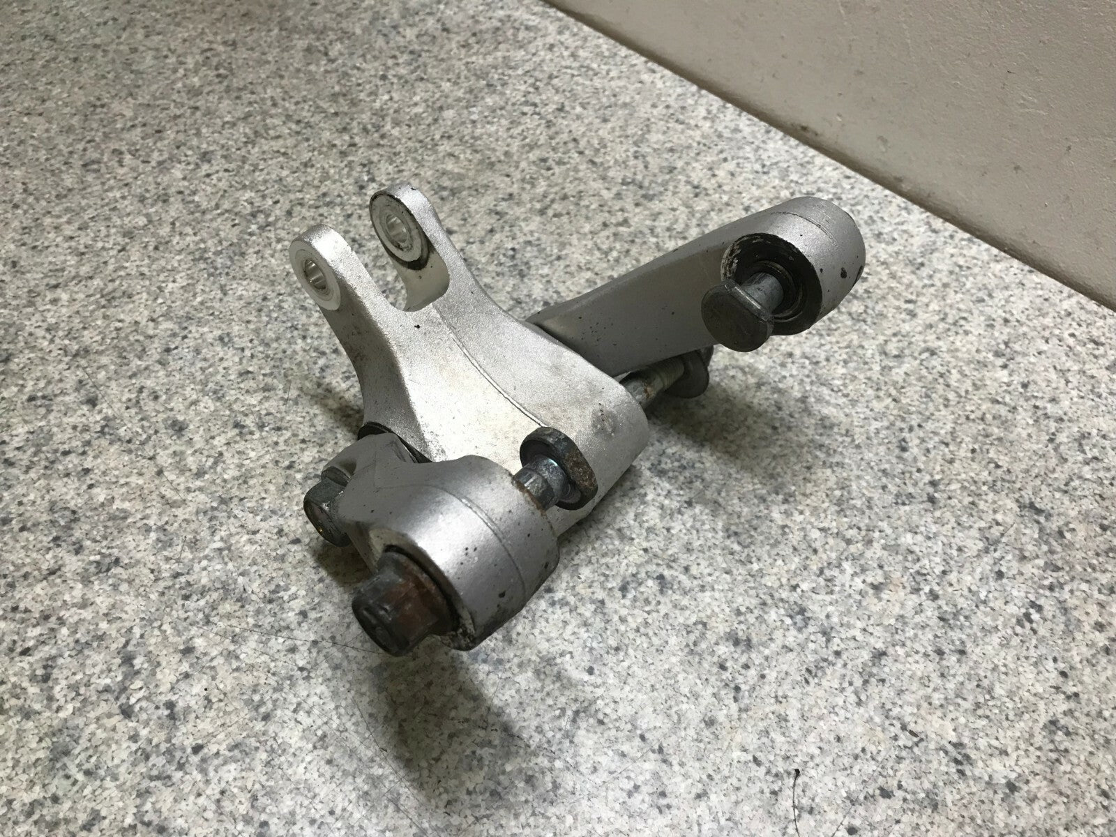OEM SHOCK LINK LINKAGE BRACKET VL C1800R for Suzuki Boulevard Intruder 1800