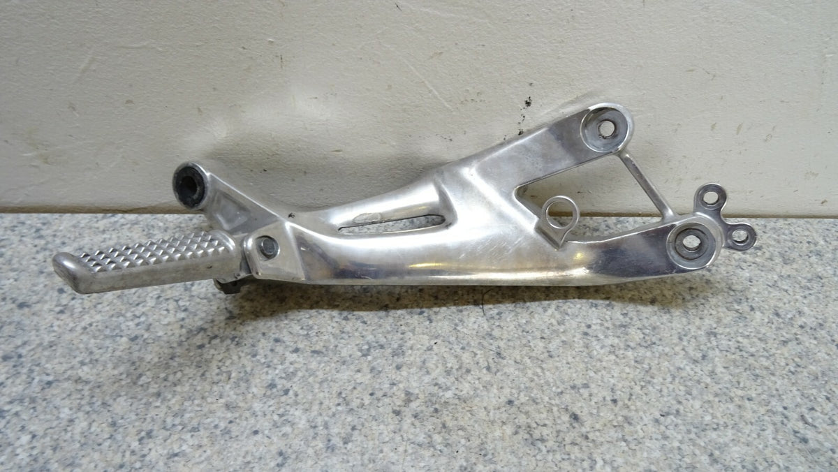 Honda Blackbird CBR 1100 XX 1999-2007 Right Rear Pillion Foot Peg Hanger 1100xx