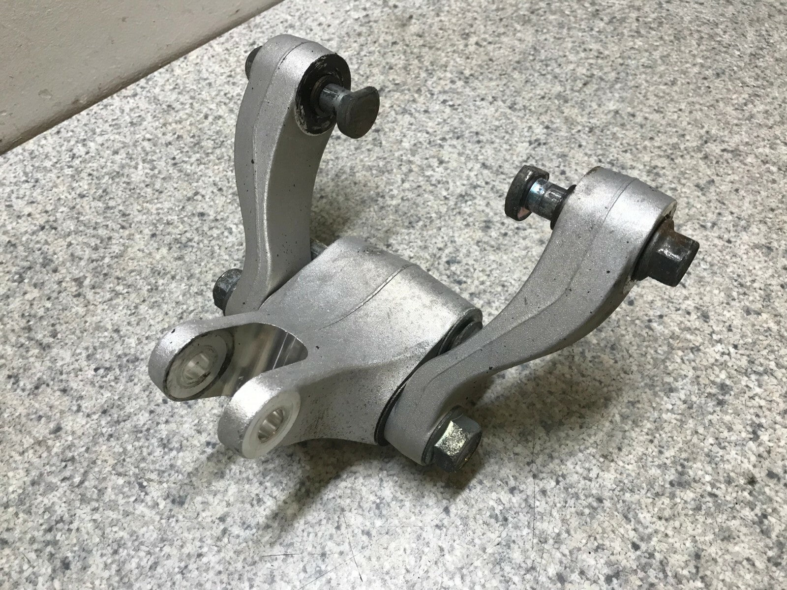 OEM SHOCK LINK LINKAGE BRACKET VL C1800R for Suzuki Boulevard Intruder 1800