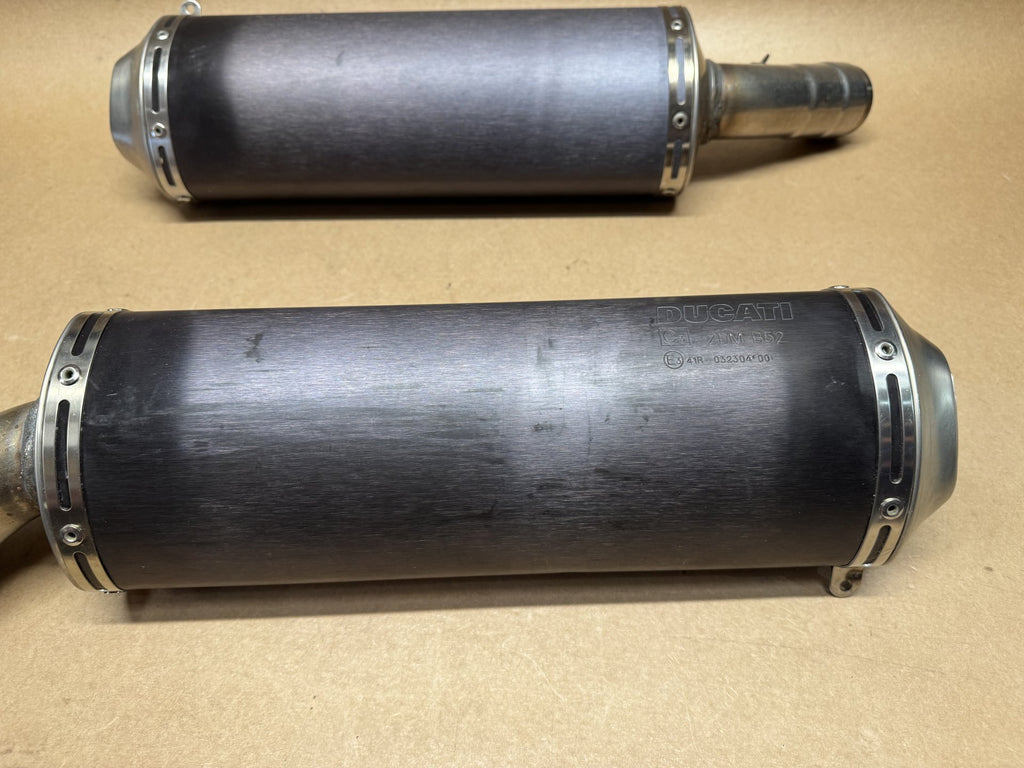 OEM Left & Right Exhaust Silencer for Ducati 848 1098 1198 PN:57410961D