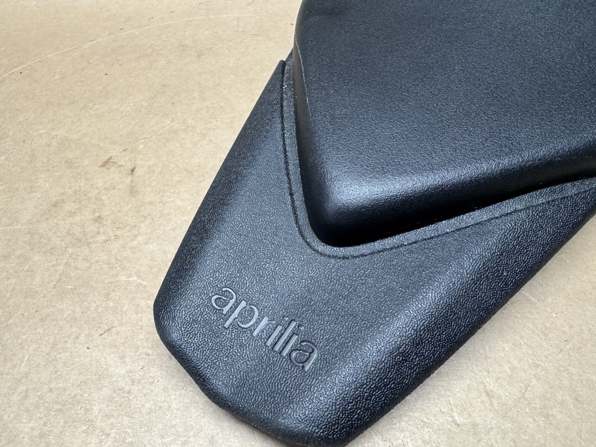 Aprilia Tuono 1100 RSV4 RS4 125 Rear Pillion Seat Genuine OEM DIS.858843