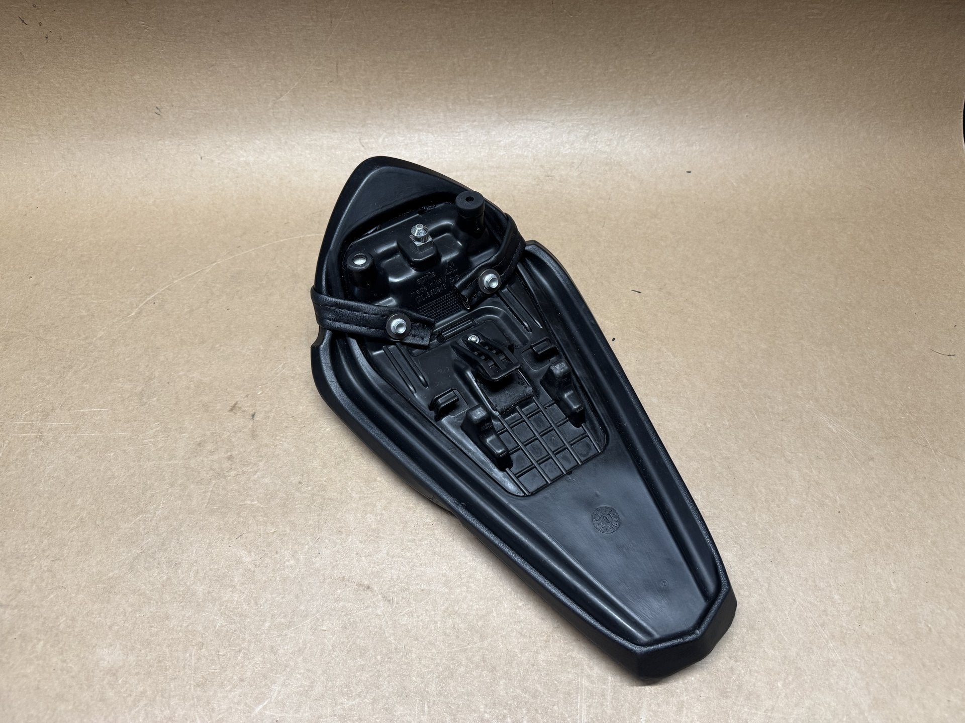 Aprilia Tuono 1100 RSV4 RS4 125 Rear Pillion Seat Genuine OEM DIS.858843