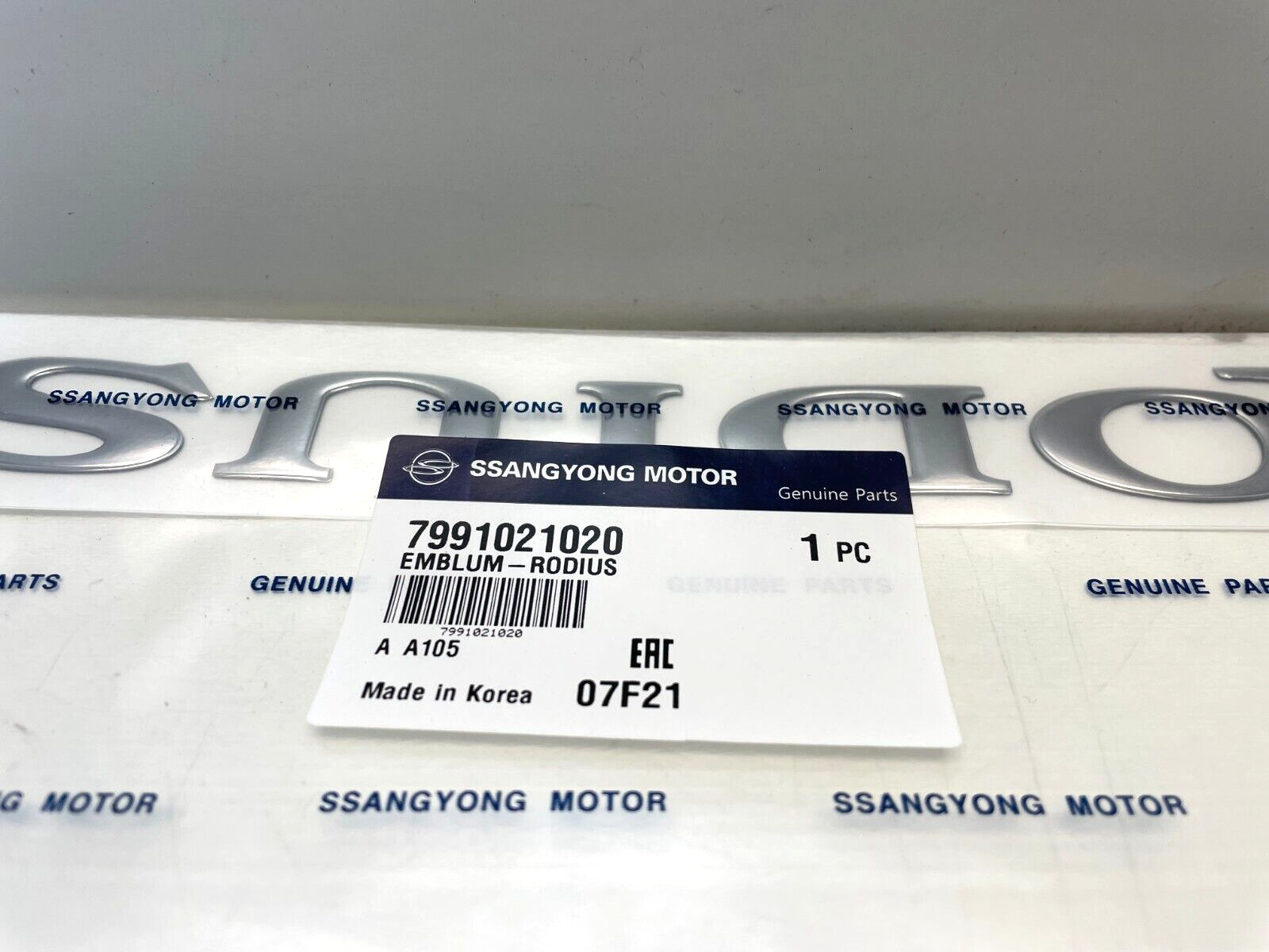 Emblem Badge Logo Ssangyong Rodius