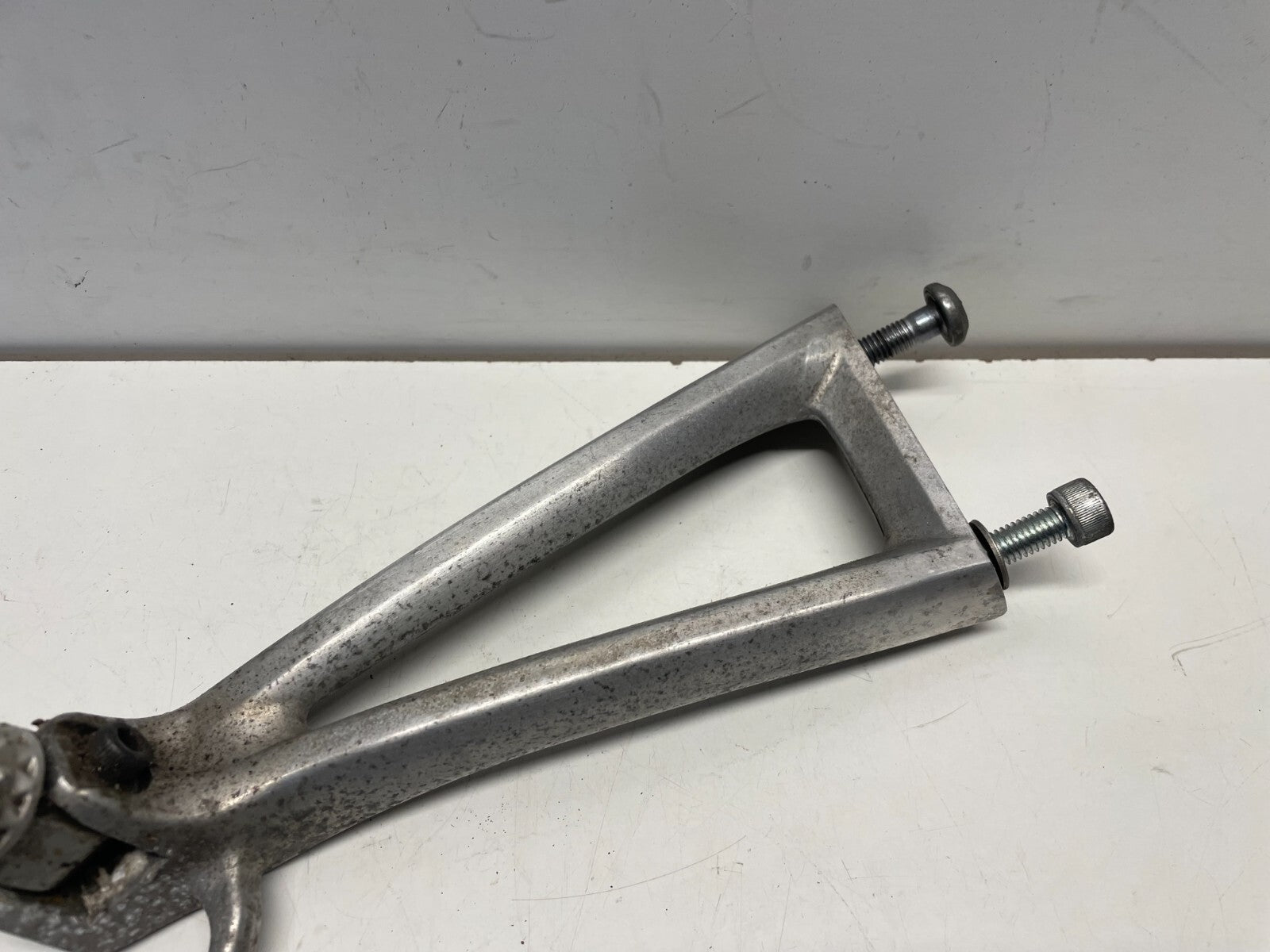 Rear Pillion LH Left Foot Peg Hanger Yamaha YZF R6 5SL 2003 - 2005