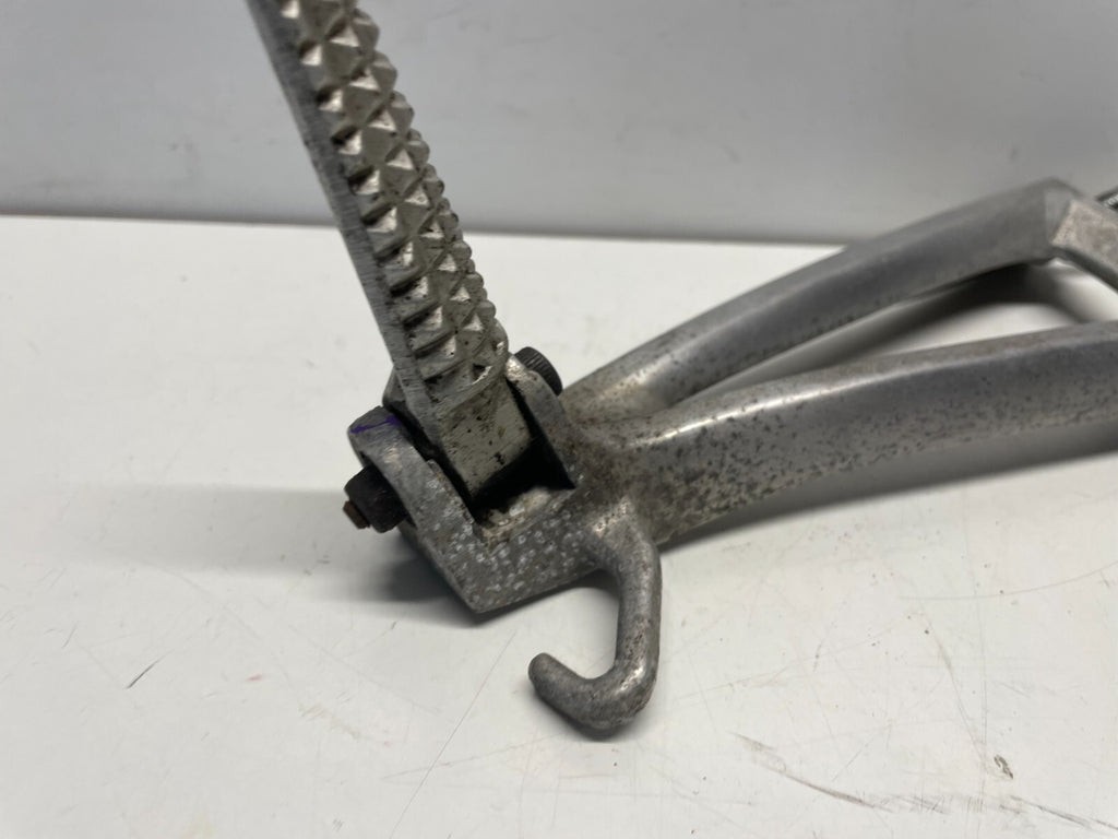 Rear Pillion LH Left Foot Peg Hanger Yamaha YZF R6 5SL 2003 - 2005