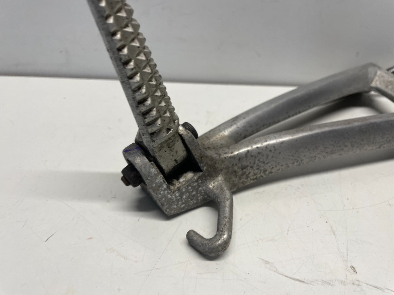 Rear Pillion LH Left Foot Peg Hanger Yamaha YZF R6 5SL 2003 - 2005