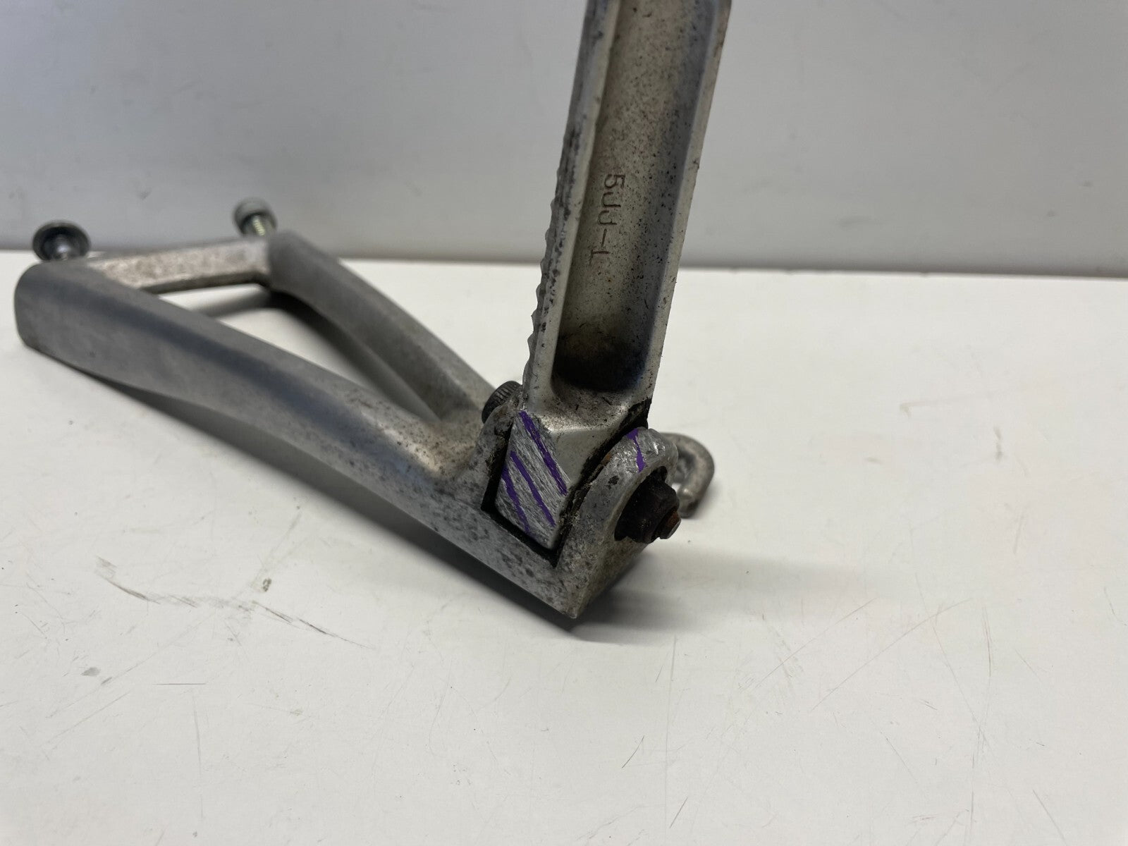 Rear Pillion LH Left Foot Peg Hanger Yamaha YZF R6 5SL 2003 - 2005