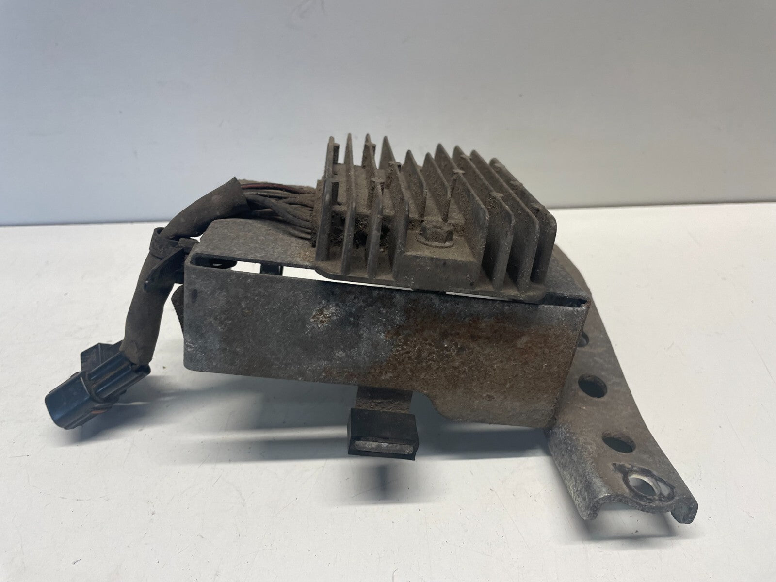 Regulator Rectifier & Bracket Suzuki VL800 Intruder Boulevard C50 2005 - 2011
