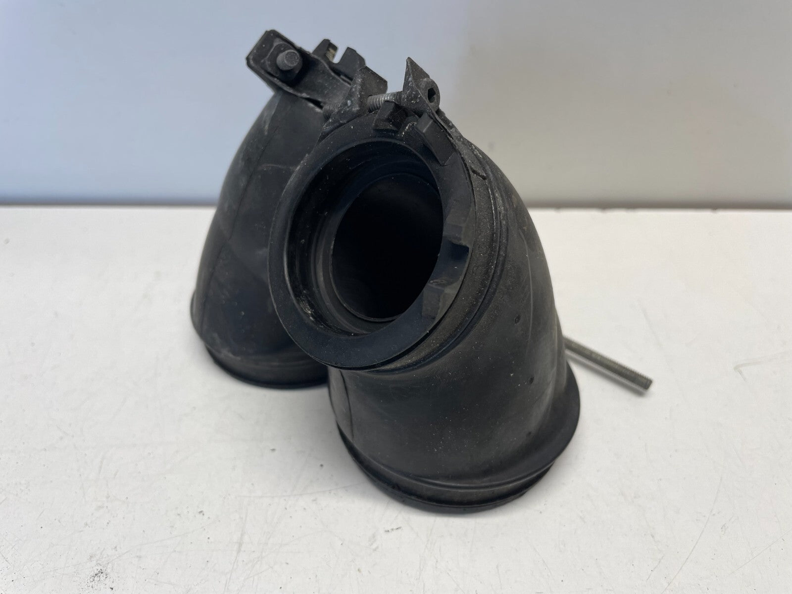 Intake Manifold Suzuki VL800 Intruder Boulevard C50 2005 - 2011