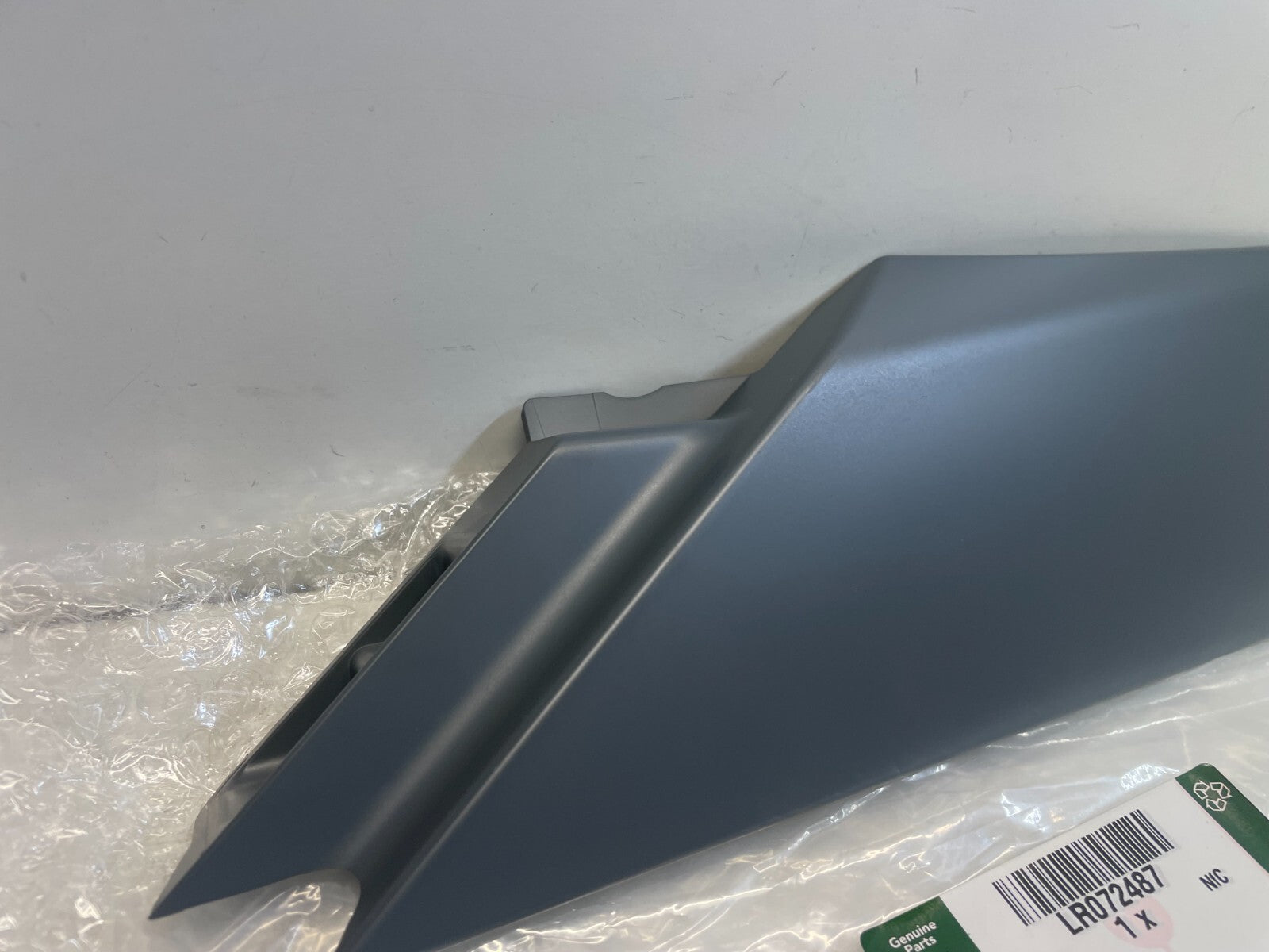 Front Left Side Trim Land Rover Discovery L550