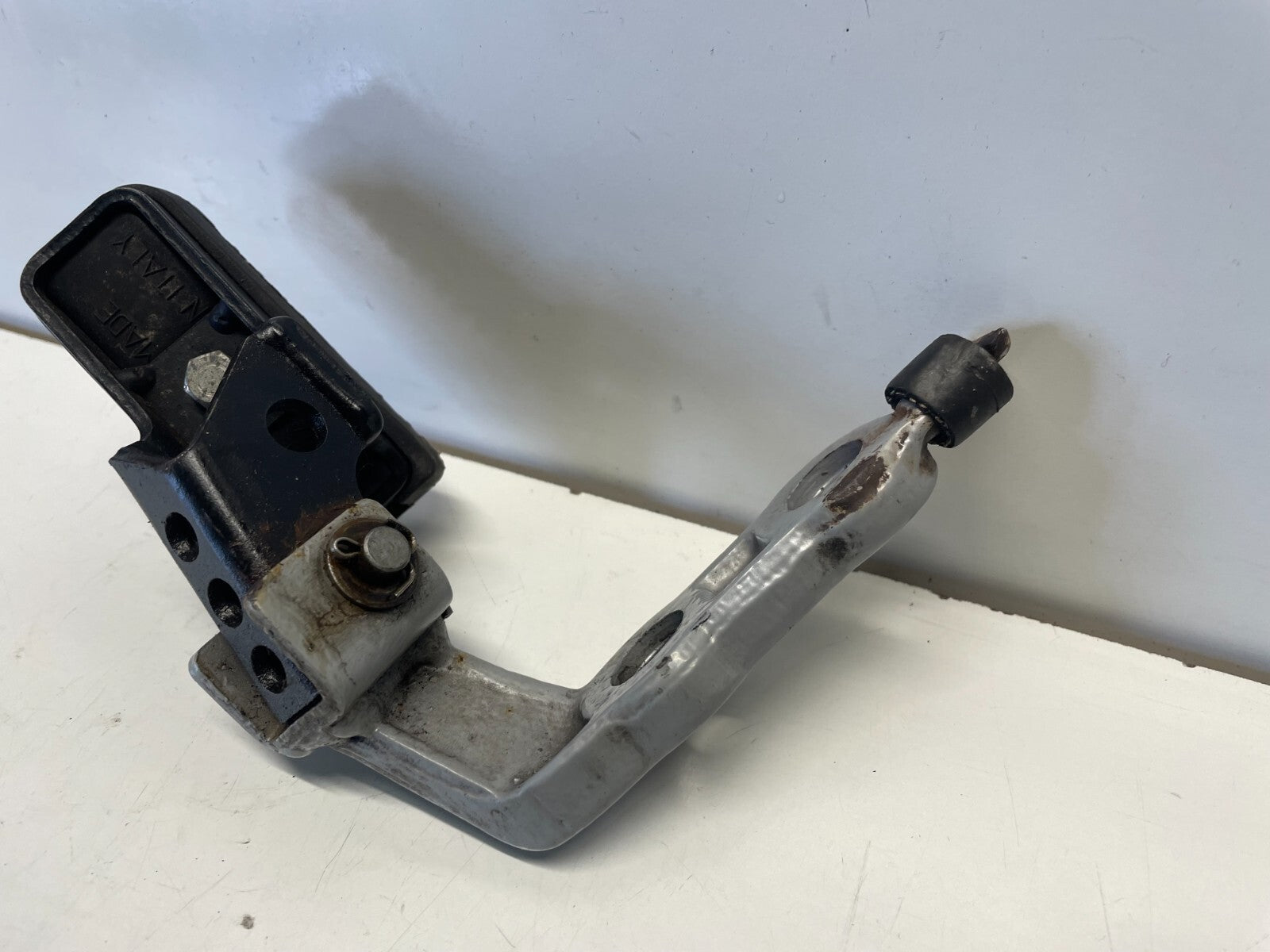 Front Left Foot Peg Hanger Aprilia Pegaso 650 1999 - 2000
