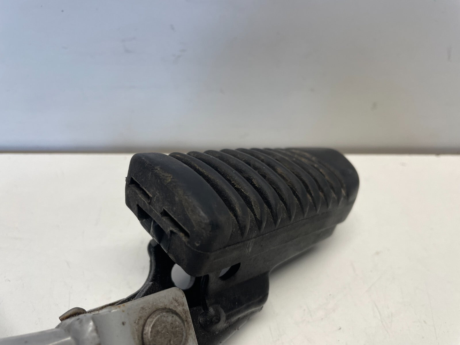 Front Left Foot Peg Hanger Aprilia Pegaso 650 1999 - 2000