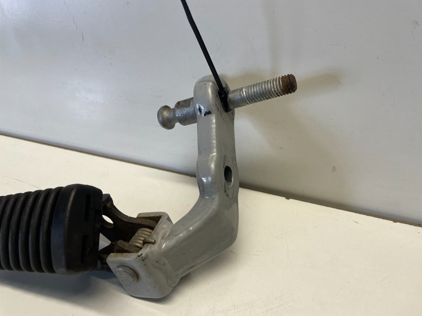 Front Right Foot Peg Hanger Aprilia Pegaso 650 1999 - 2000