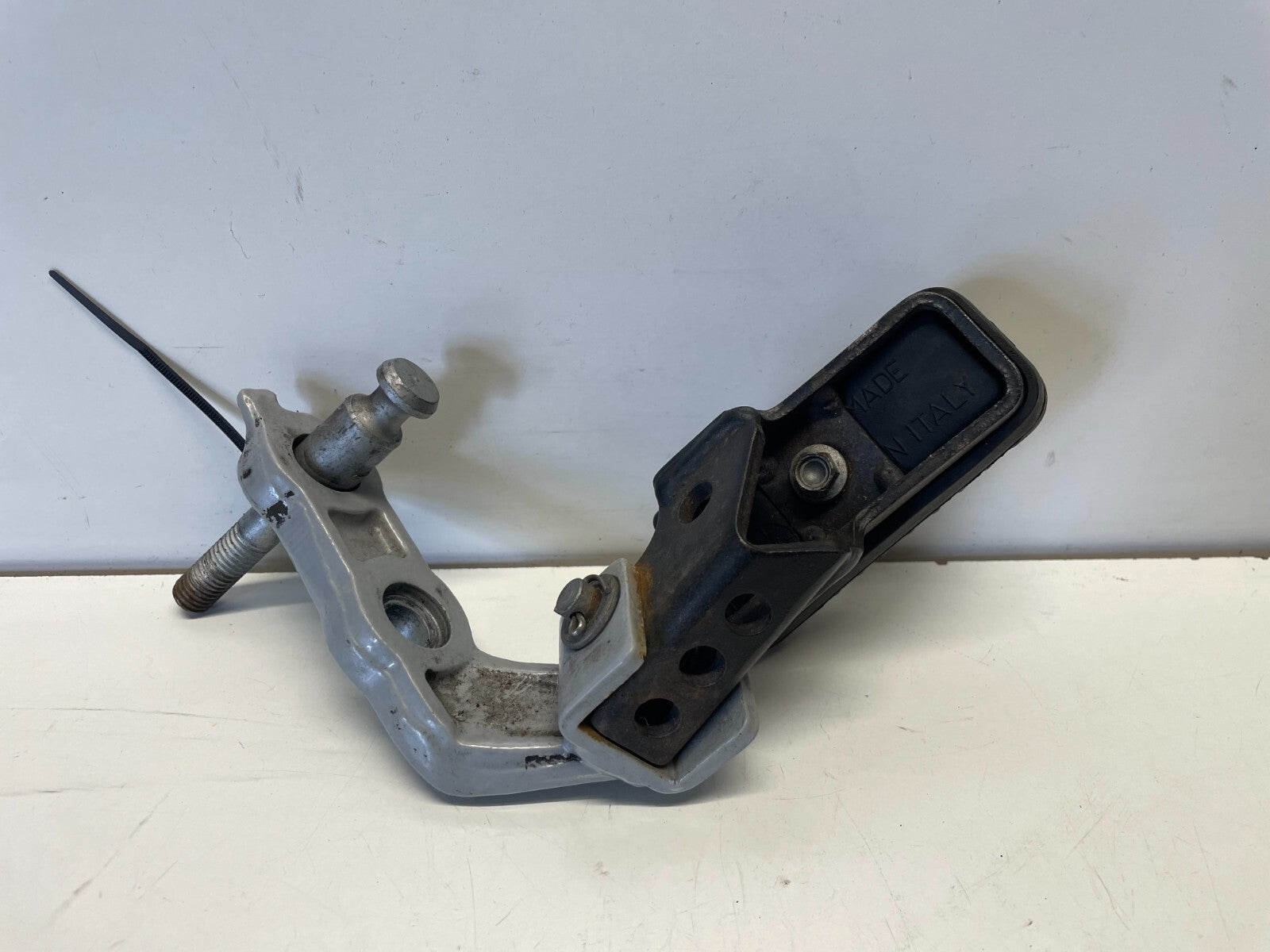 Front Right Foot Peg Hanger Aprilia Pegaso 650 1999 - 2000