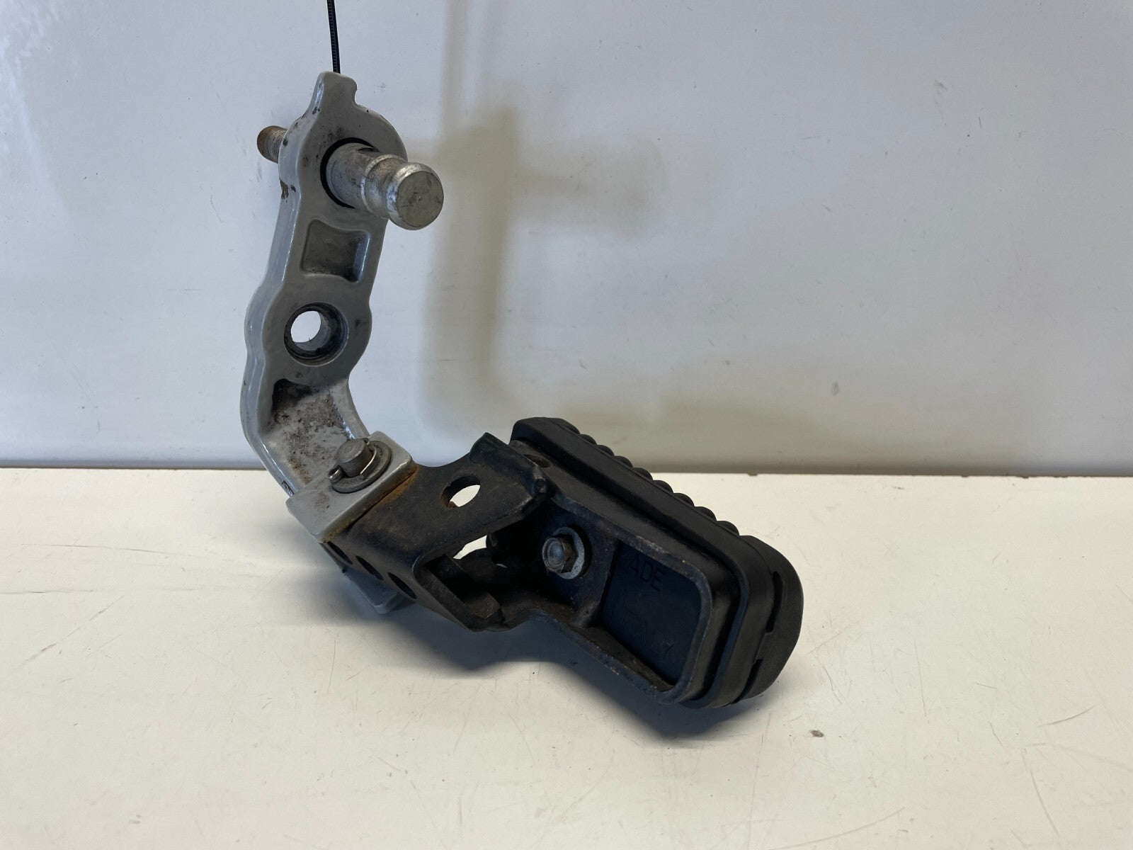 Front Right Foot Peg Hanger Aprilia Pegaso 650 1999 - 2000