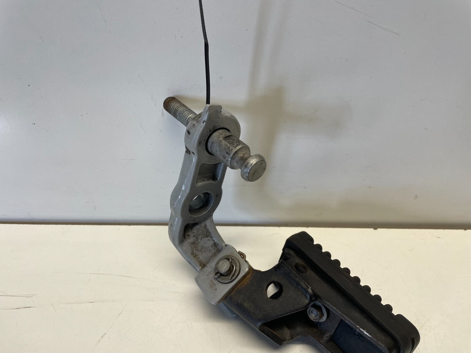 Front Right Foot Peg Hanger Aprilia Pegaso 650 1999 - 2000