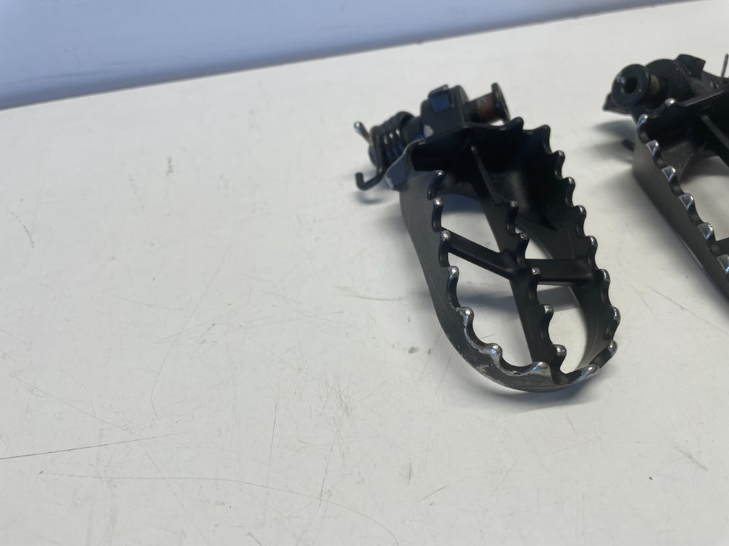 Front Rider Foot Peg Yamaha WR250F 2001 - 2005