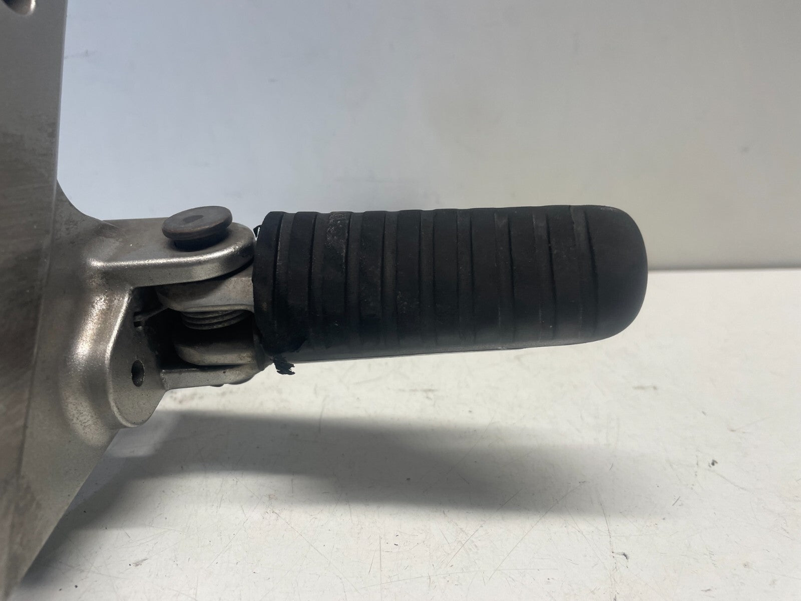 Right Foot Peg Assembly Kawasaki KLZ 1000 Versys 2012 - 2014 #008