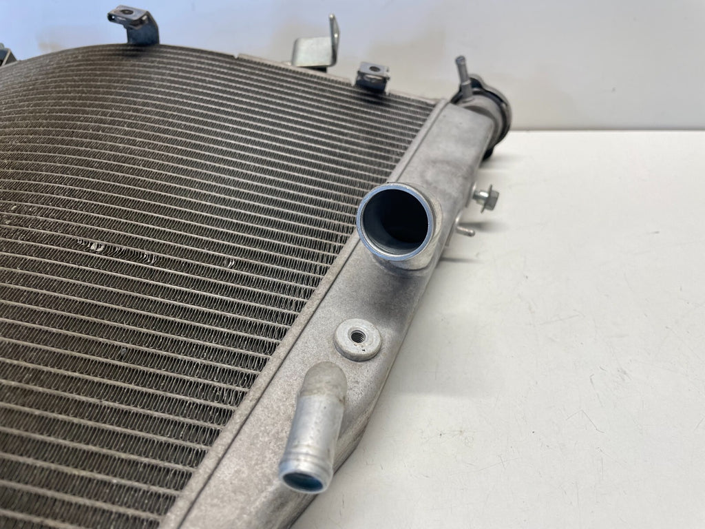 OEM Radiator Suzuki GSXR 600 2011 - 2017 L1 - L7
