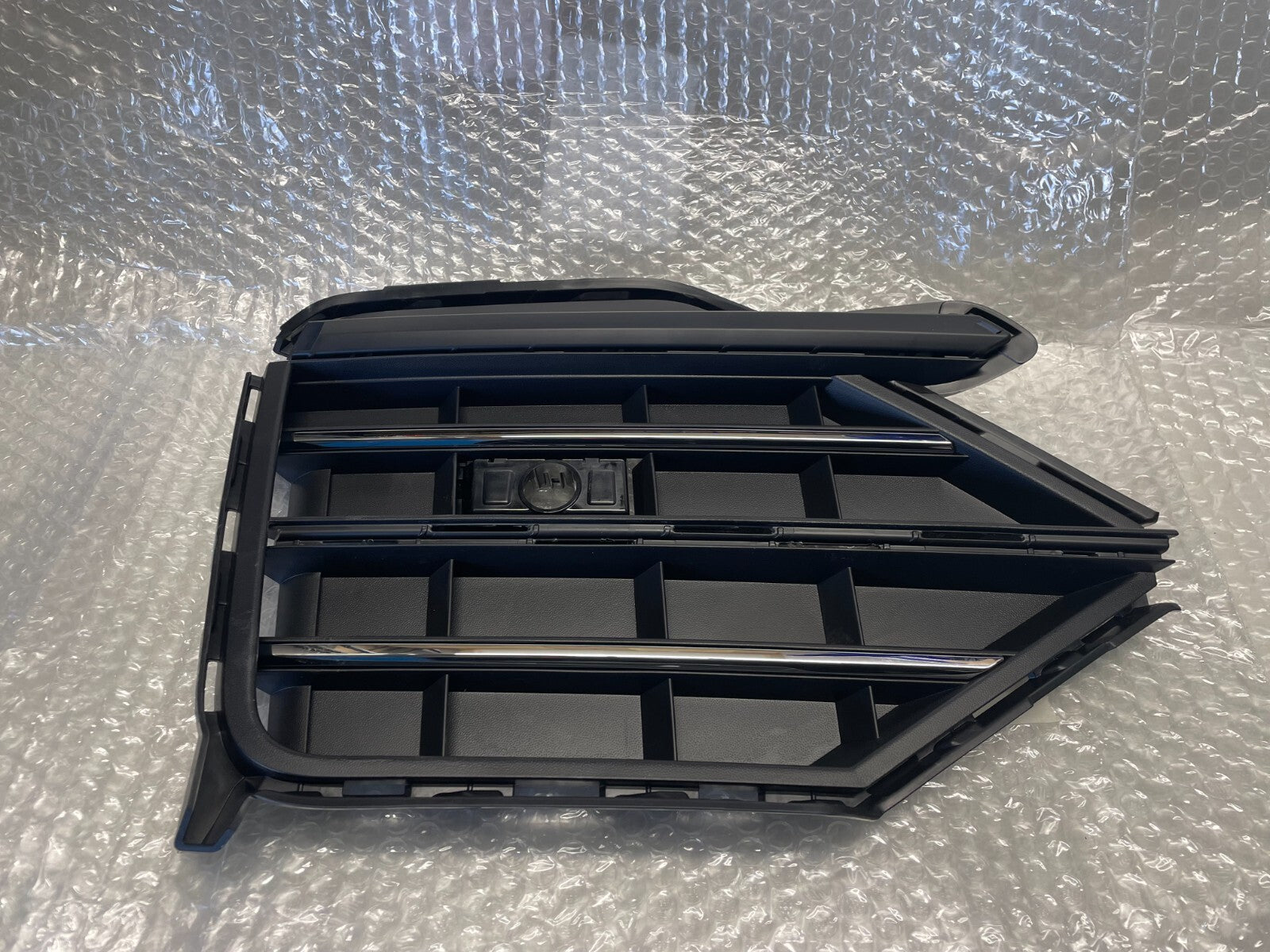 Left Side Bumper Cover Trim Volkswagen Touareg 2018 -
