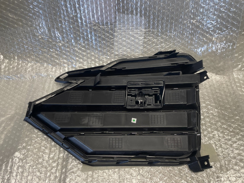 Left Side Bumper Cover Trim Volkswagen Touareg 2018 -