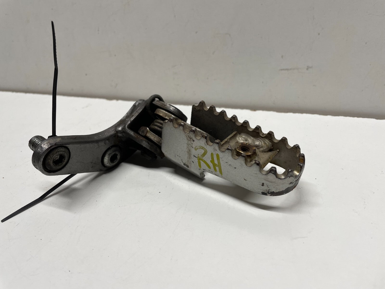 Front Right Foot Peg Kawasaki D-Tracker KLX 125 2015