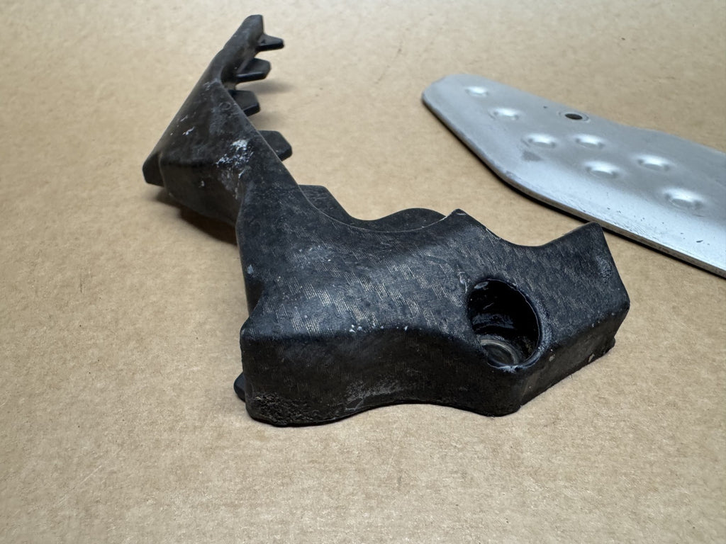 Ducati Hypermotard 1100 S 2007 - 2010 Lower Chain Pinion Cover + Plate