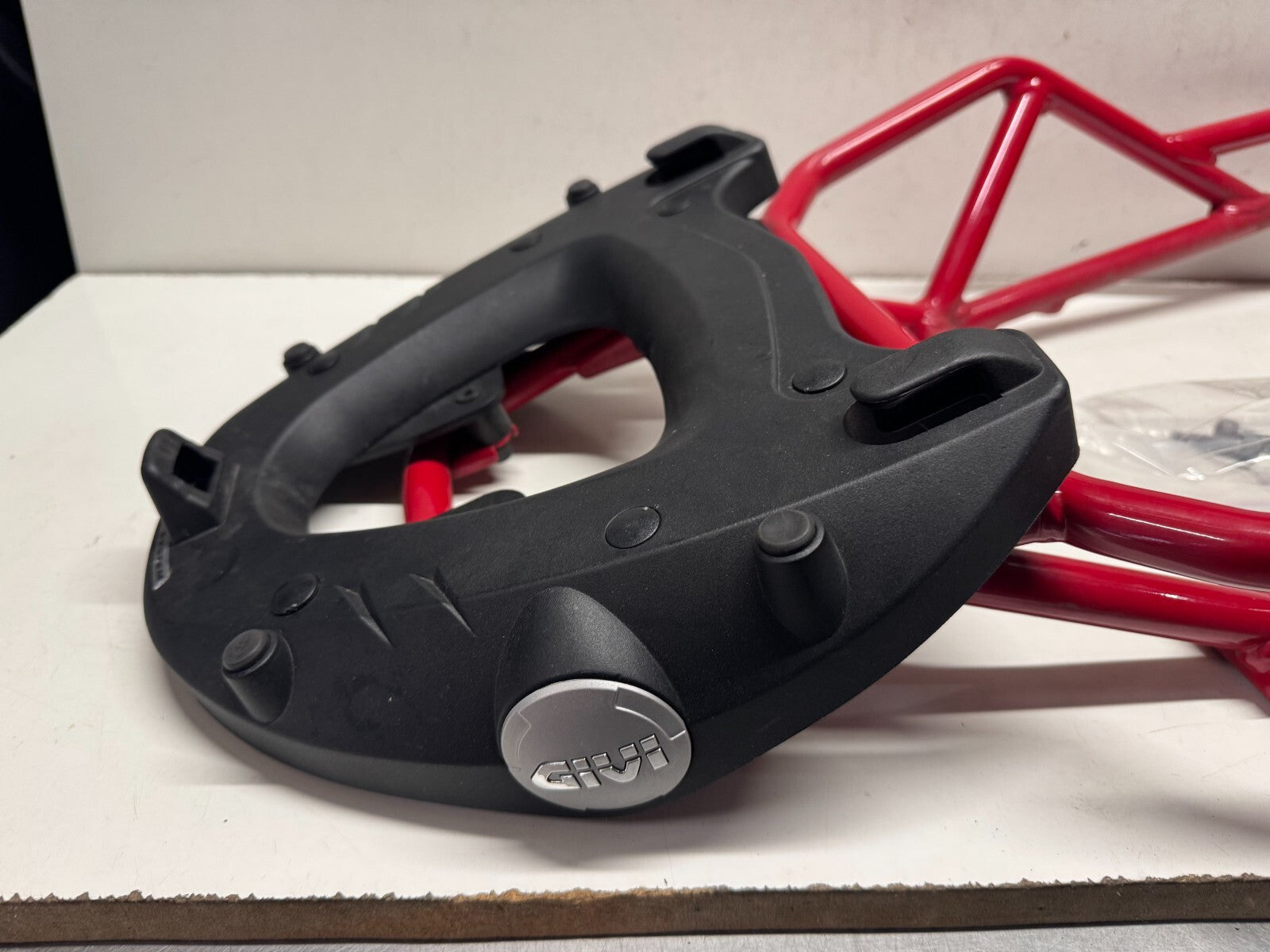 GIVI Rear Top Box Rack Plate Moto Guzzi V85 TT 2020