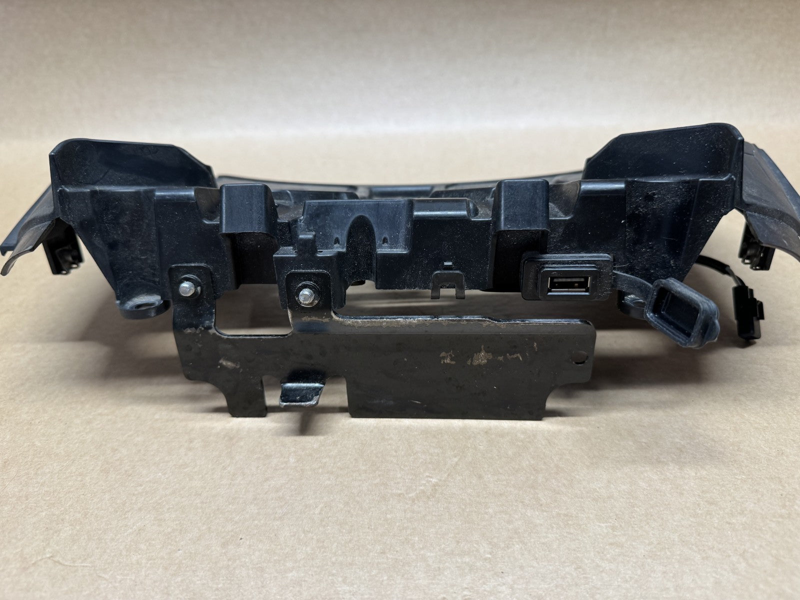 Triumph Street Triple 765 RS 2020 - 2022 Seat Bridge T2313011