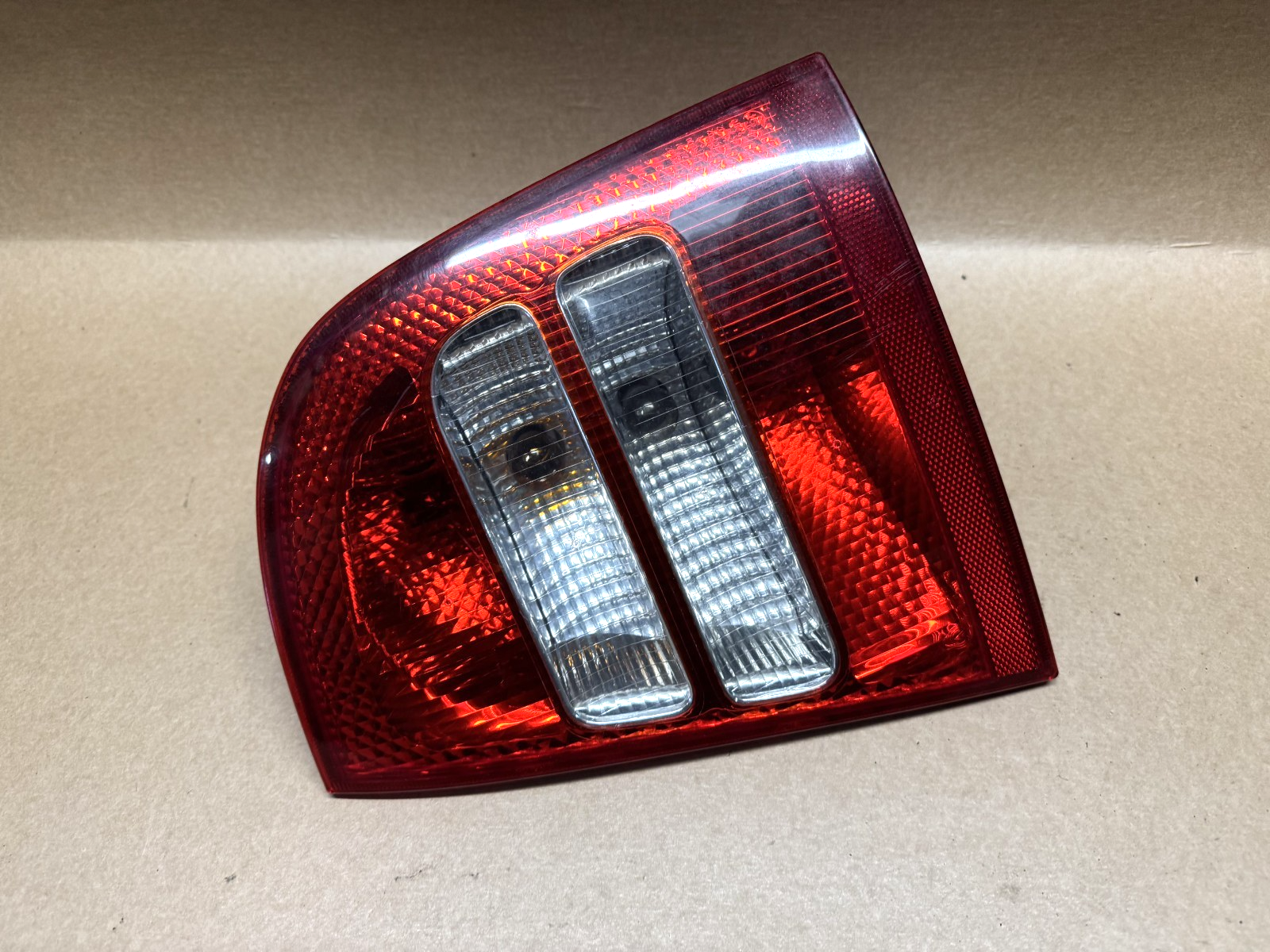 Skoda Octavia Mk1 Rear Right tail light ZSB1U6945096