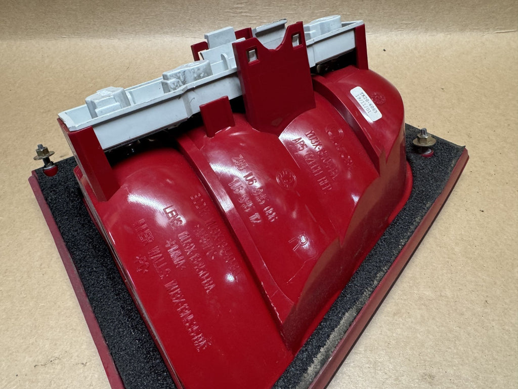 Skoda Octavia Mk1 Rear Right tail light ZSB1U6945096