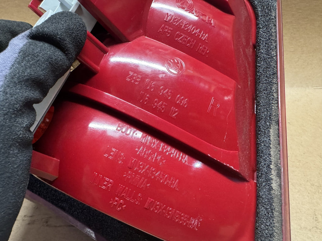 Skoda Octavia Mk1 Rear Right tail light ZSB1U6945096