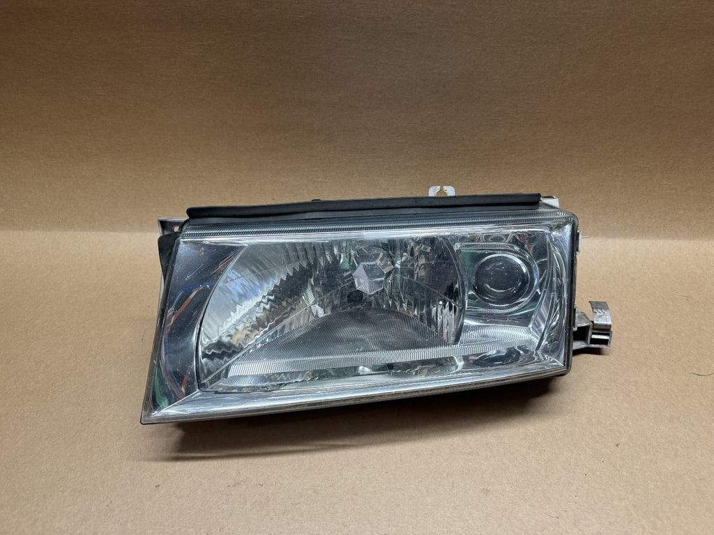 Skoda Octavia MK1 Headlight Left Passenger Near Side 1U2941017P