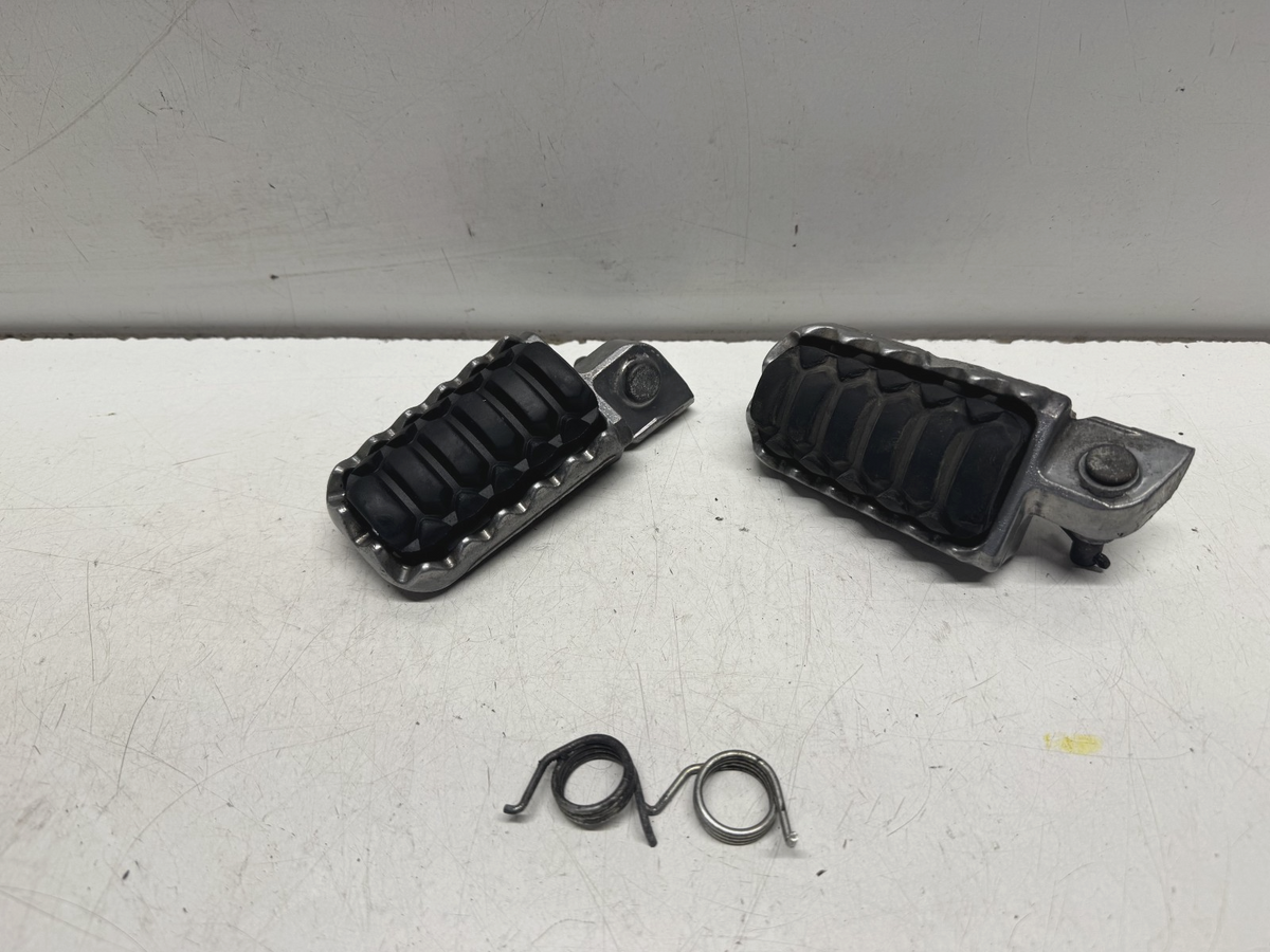 2011 Yamaha Super Tenere XT 1200 Z Left & Right Riders Foot Peg