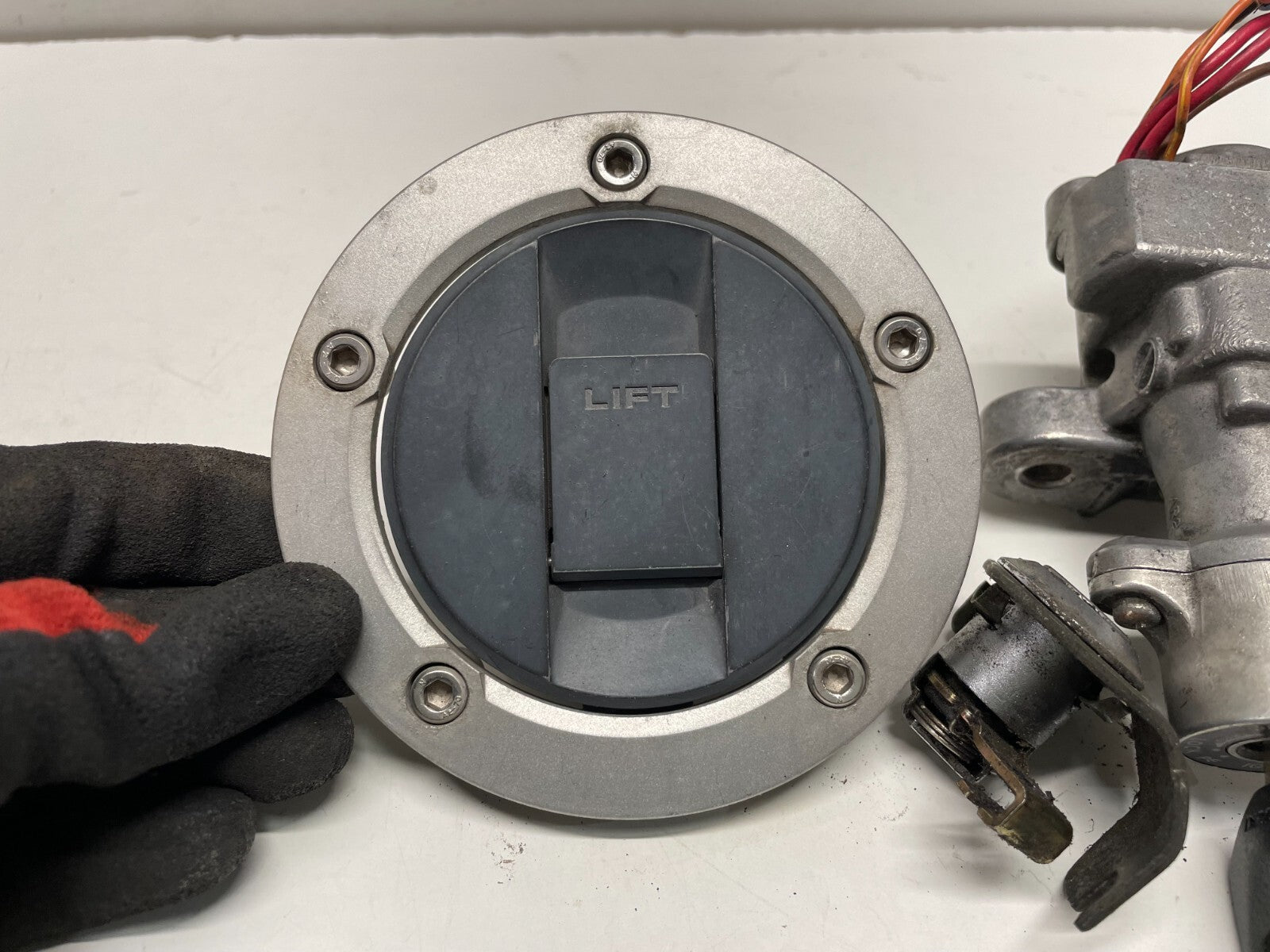 Lock Set 2 Keys Suzuki SV 1000 2006