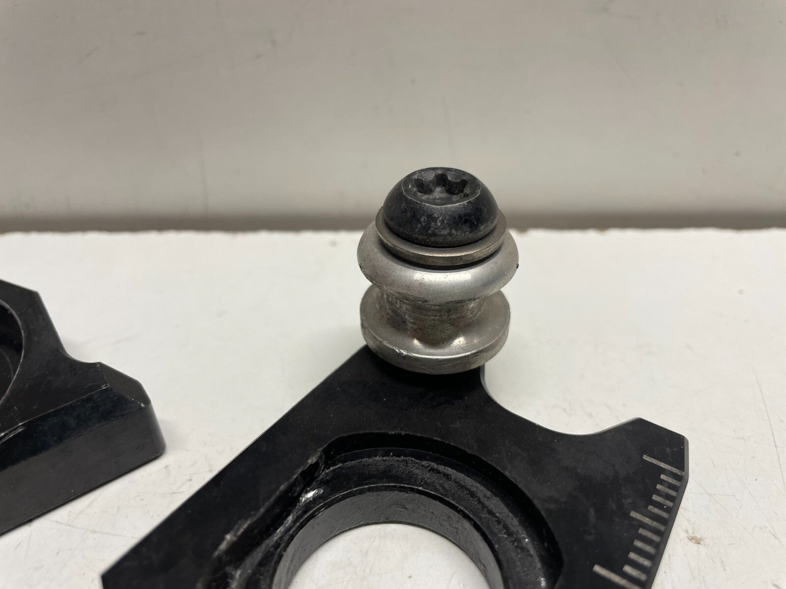 Paddock Stand Bobbins Suzuki GSXR 600 750 2006 - 2007 K6 K7