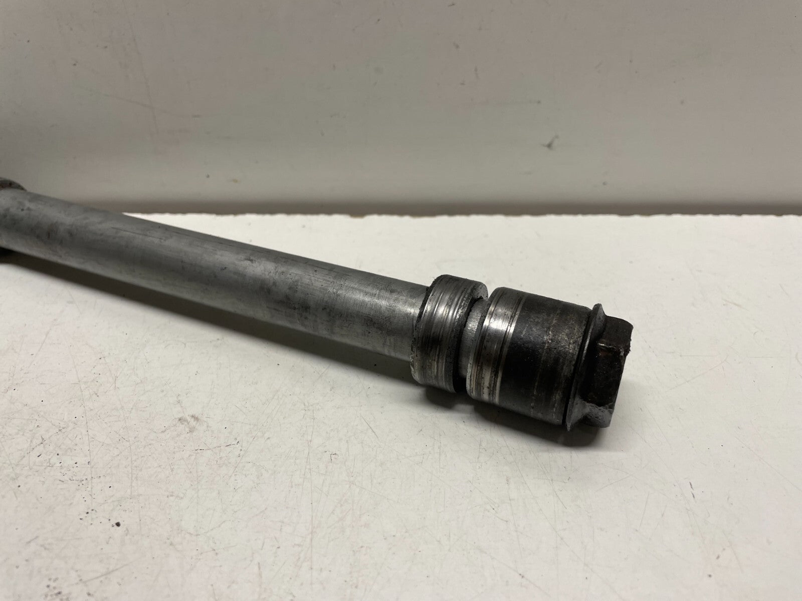 Front Wheel Spindle Honda XL 1000 V Varadero 2000 (1999 - 2003)
