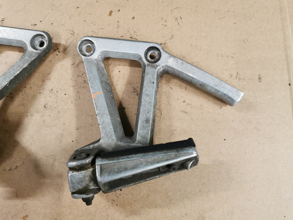 Pillion Passenger Foot Pegs Yamaha FZS 600 Fazer 2002 - 2003