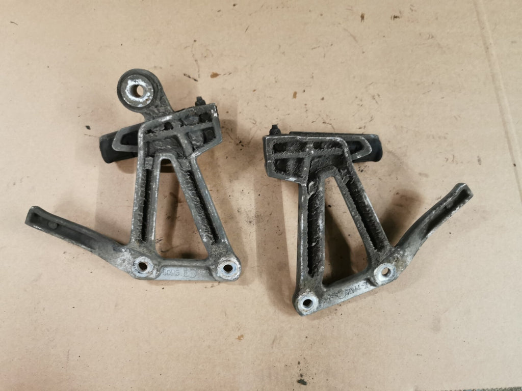 Pillion Passenger Foot Pegs Yamaha FZS 600 Fazer 2002 - 2003