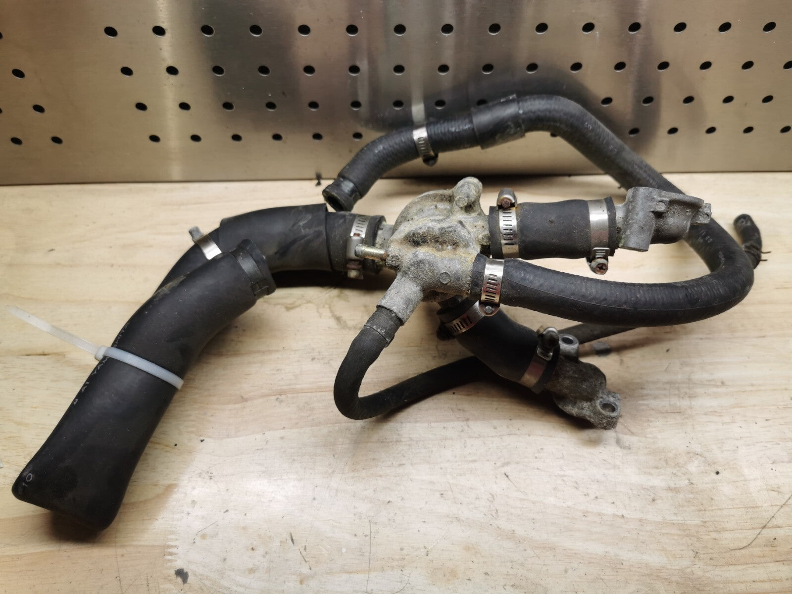 Thermostat Housing & Water Hoses Honda VFR 800 VTEC 2003 - 2009