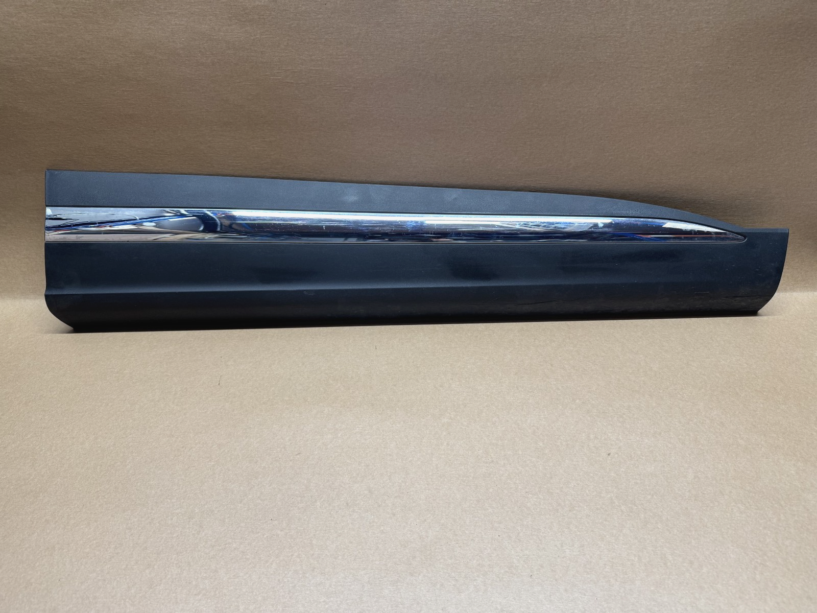 MG HS 2018 - 2024 Front Right Lower Door Trim 10423725