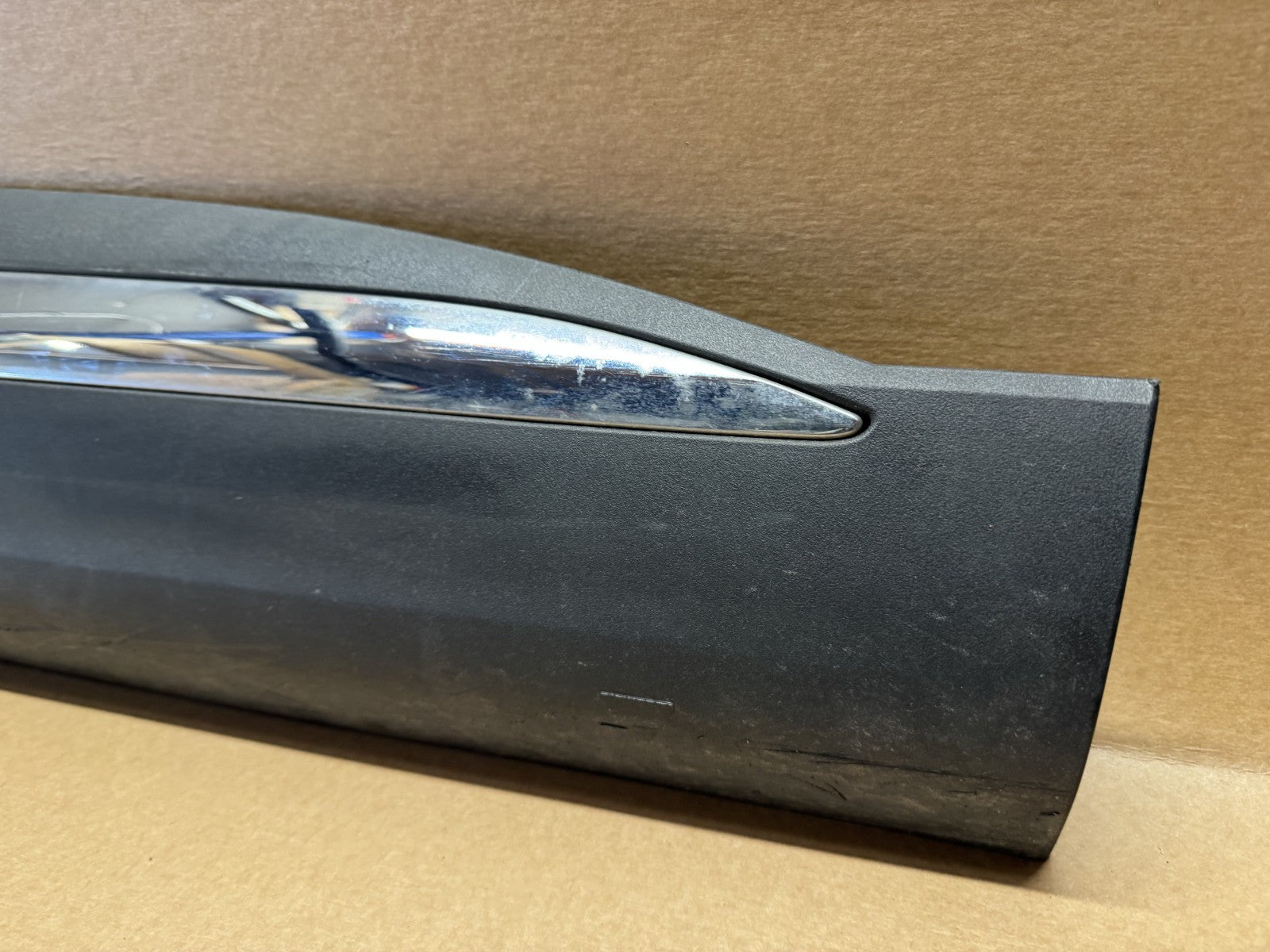 MG HS 2018 - 2024 Front Right Lower Door Trim 10423725