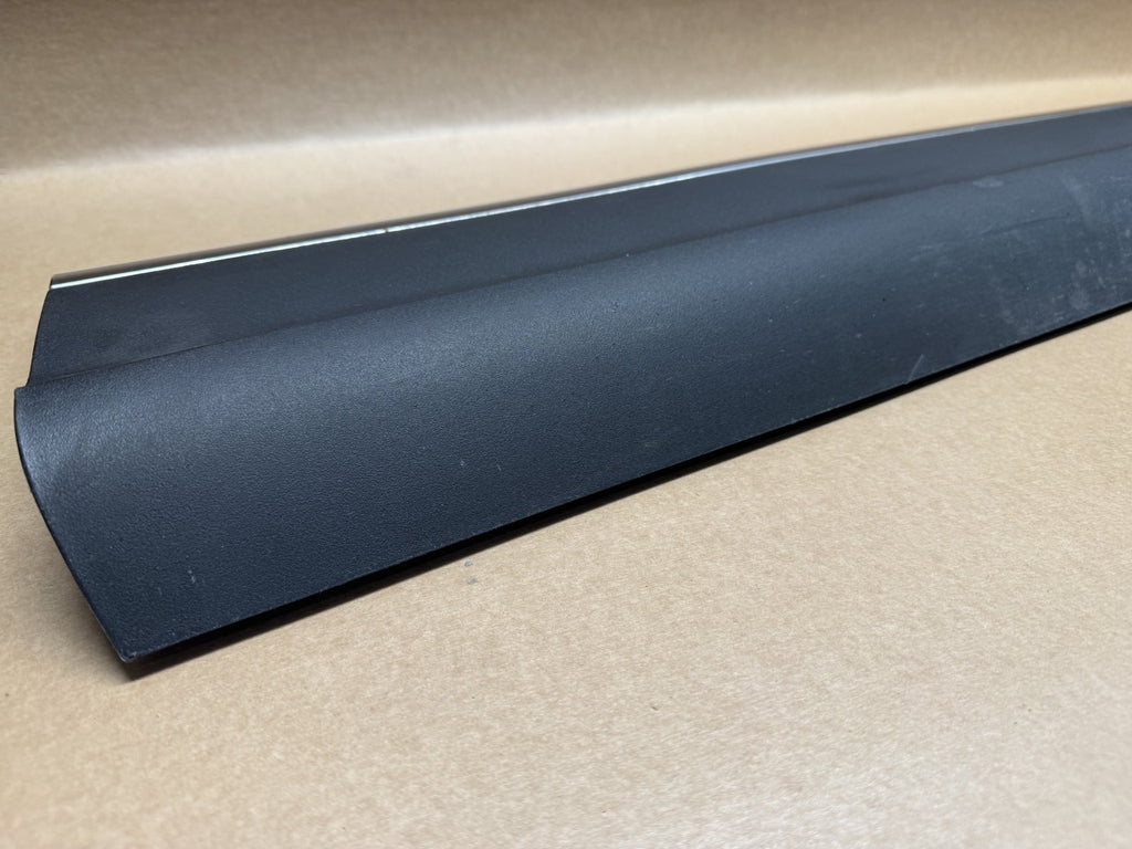 MG HS 2018 - 2024 Front Right Lower Door Trim 10423725