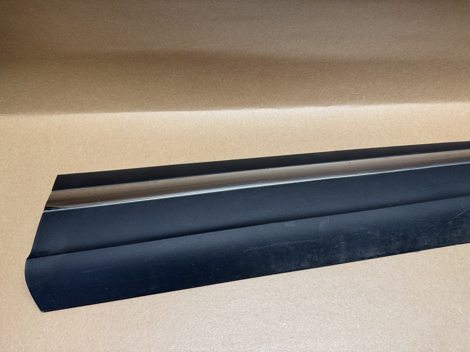 MG HS 2018 - 2024 Front Right Lower Door Trim 10423725