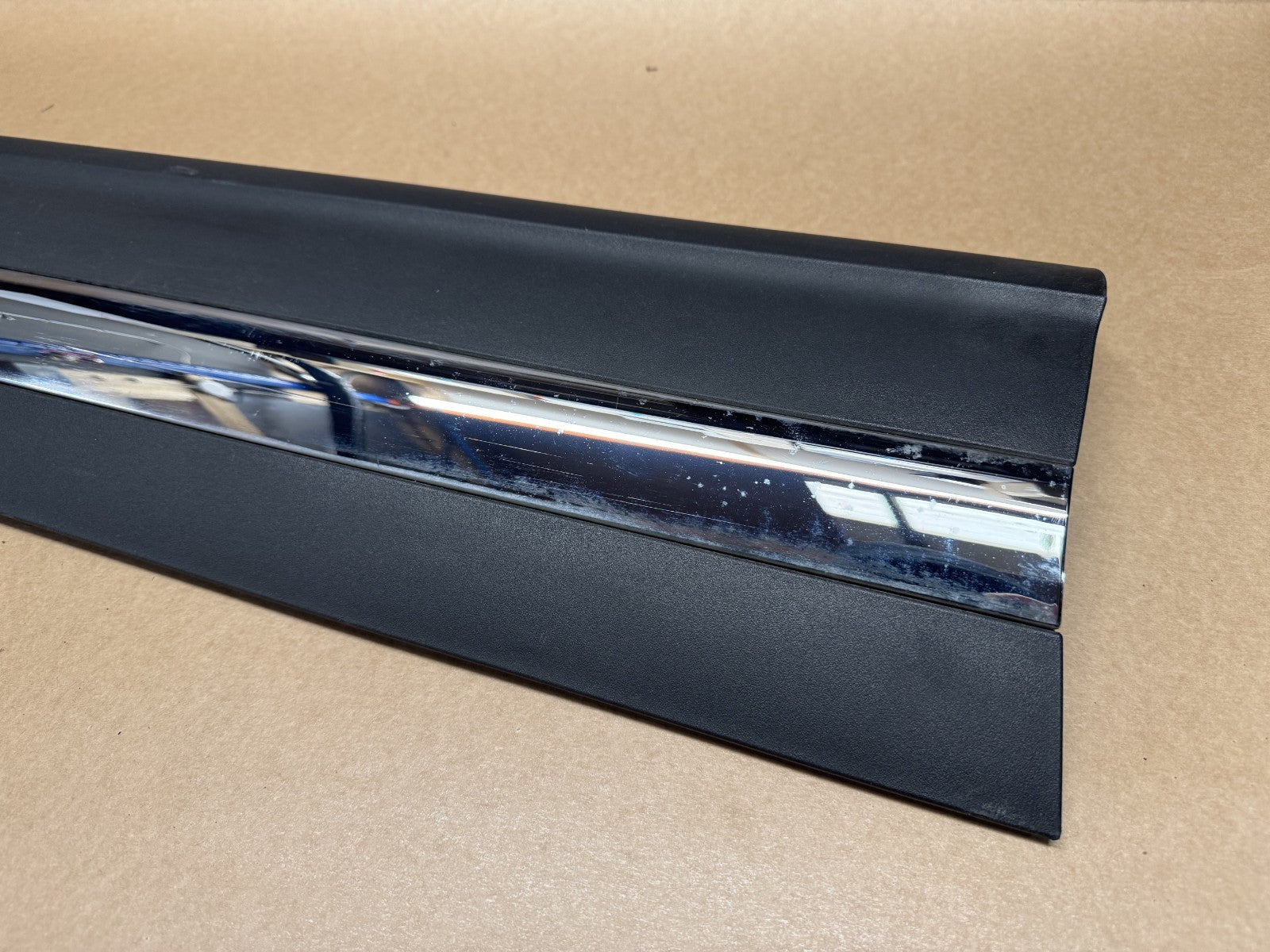 MG HS 2018 - 2024 Front Right Lower Door Trim 10423725