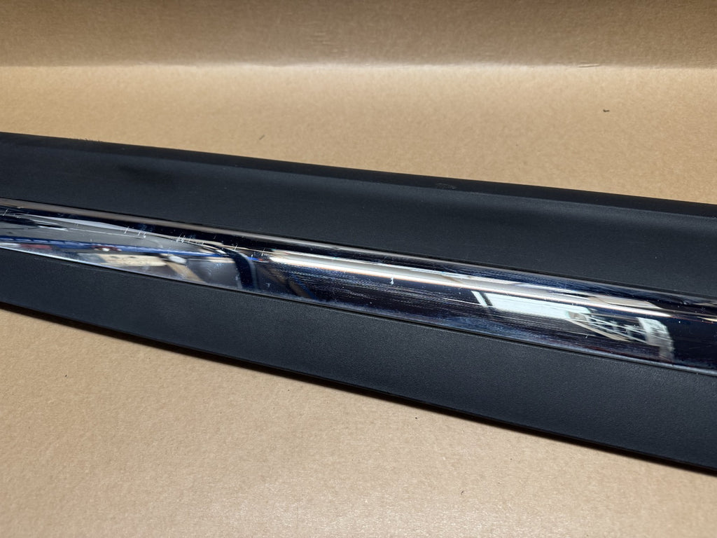 MG HS 2018 - 2024 Front Right Lower Door Trim 10423725